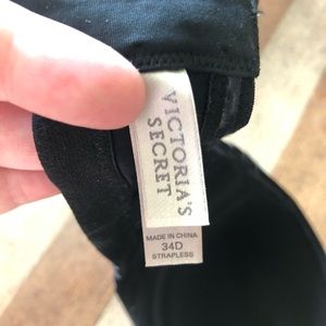 Victoria's Secret Intimates & Sleepwear - 34D Victoria’s Secret black strapless push-up bra Victoria's Secret Intimates & Sleepwear - 34D Victoria’s Secret black strapless push-up bra